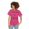 femme avec t-shirt fuchsia unisexe avec boussole le nord, suivant comment on est