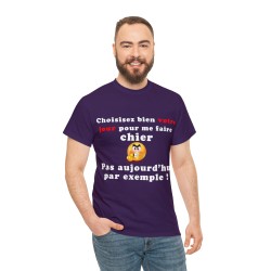 Homme avec t-shirt violet choisissez bien votre jour