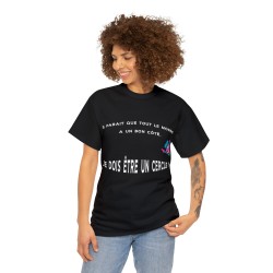 femme avec T-shirt noir il parait que tout le monde à un bon coté