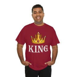 Homme portant le t-shirt rouge cardinal King