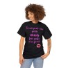 femme avec Tshirt femme noir je suis peut être petite