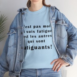femme avec t-shirt bleu ciel c'est pas moi qui suis...