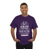 homme avec t-shirt violet la vie c'est comme une bicyclette...