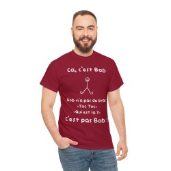 homme avec T-shirt cardinal Bob