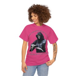 femme avec T-shirt fuchsia skull n'aie pas peur