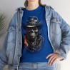 femme avec t-shirt bleu le cowboy de l'enfer