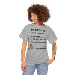 femme avec T-shirt gris je déteste quand on me dis