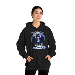 femme avec Hoodie noir Je suis née pour faire chier avec Stitich