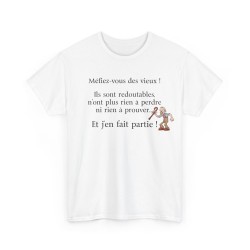 T-shirt Méfiez-vous des vieux de couleur blanc