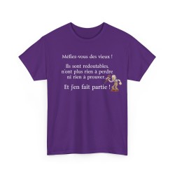T-shirt Méfiez-vous des vieux de couleur violet