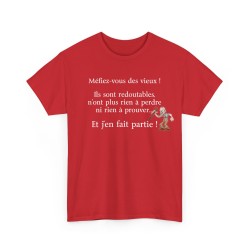T-shirt Méfiez-vous des vieux de couleur rouge