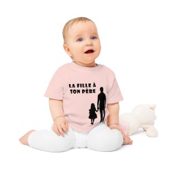Bébé avec T-shirt BB rose la fille à son père