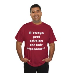 homme avec Tshirt m'essayer peut entrainer rouge cardinal