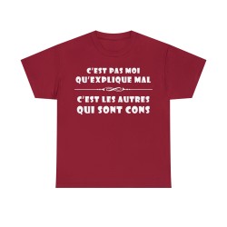 T-shirt rouge cardinal c'est pas moi qu'explique mal