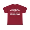 T-shirt rouge cardinal c'est pas moi qu'explique mal
