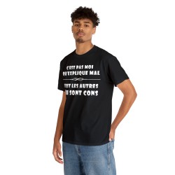 Homme avec T-shirt noir c'est pas moi qu'explique mal